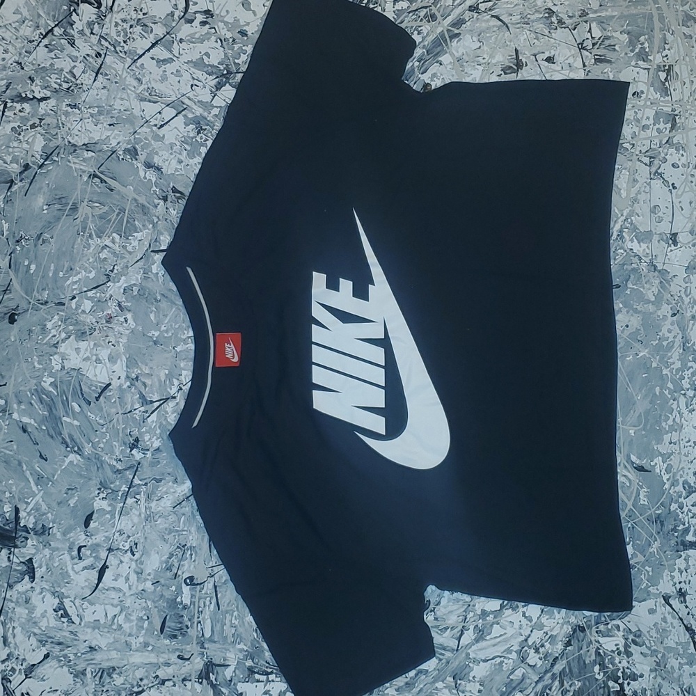 Nike womens crop graphic tee